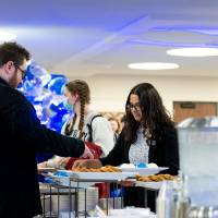 Students get food from buffet